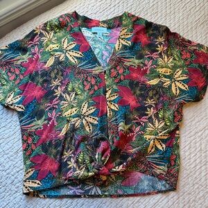 Evereve Women’s V-Neck Tropical Blouse, Button Front, Tie at Bottom, M, Like New